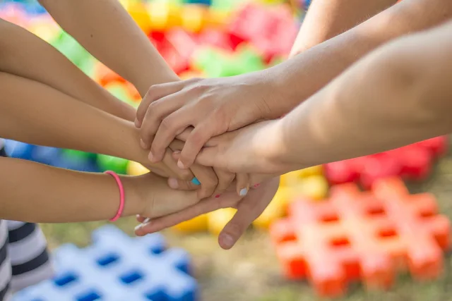 hands, friendship, friends, children, child, childhood, joined hands, touch, group, together, family, cooperation, cooperate, team, teamwork, help, support, togetherness, friendship day, friendship, friendship, friendship, friendship, friendship, friends, children, children, children, children, family, family, cooperation, team, help. Arbejdsmiljø og trivsel: Forebyggelse, APV og psykisk arbejdsmiljø