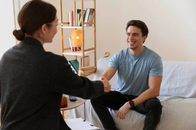 ai generated, counseling, mental health, mental health support, community, therapy, emotional healing, affordable counseling, therapy session, mental wellness, public health support, counselor helping, mental health awareness, kindness and empathy. Psykisk arbejdsmiljø: Hvordan forebygger vi stress og konflikter?